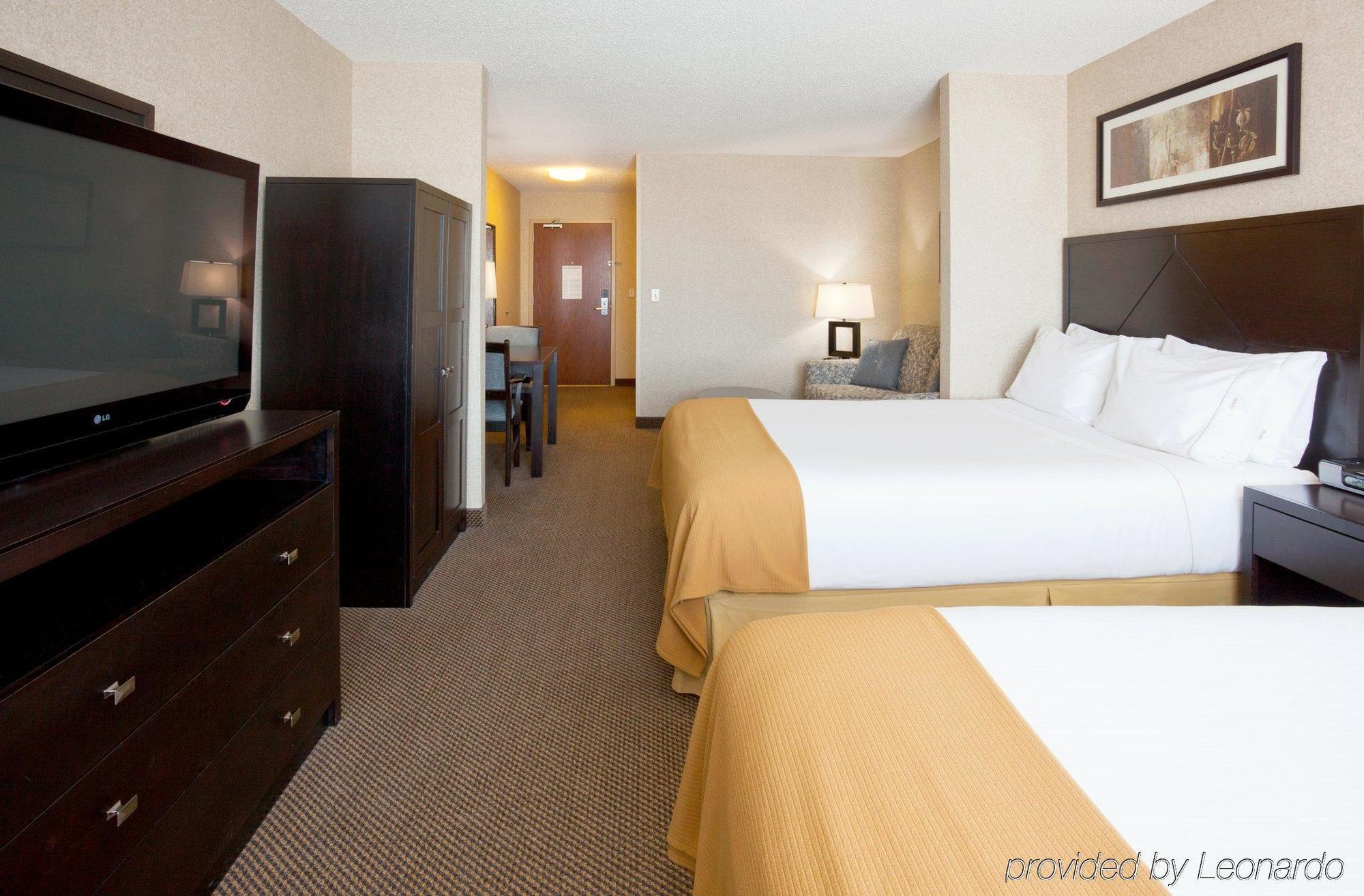 Holiday Inn Express Hotel & Suites Grand Forks, An Ihg Hotel Habitación foto