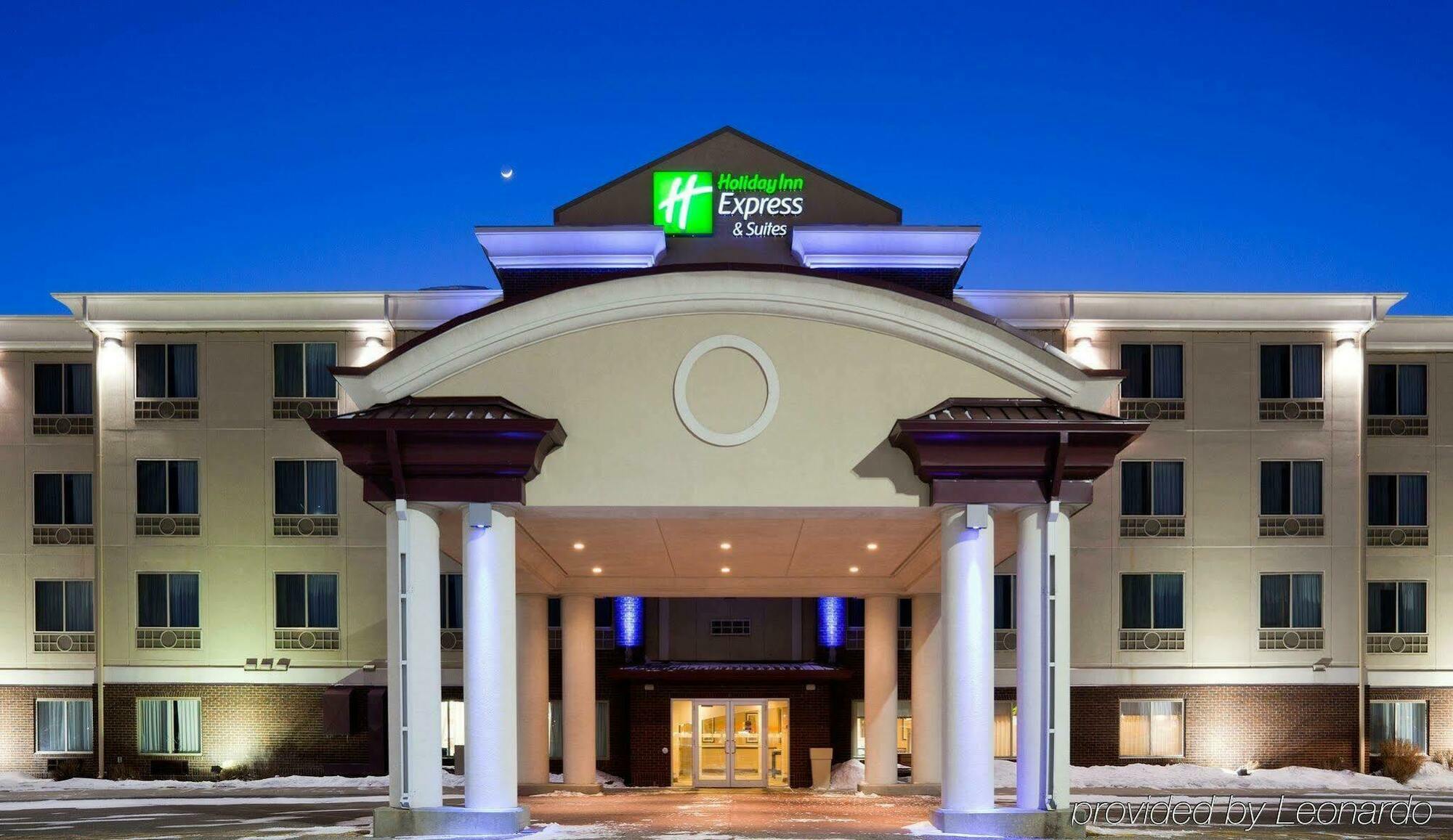 Holiday Inn Express Hotel & Suites Grand Forks, An Ihg Hotel Exterior foto